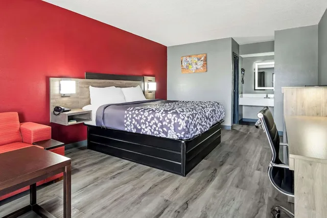 غرفة قياسية بسرير كينج، Econo Lodge Kennett 1/5