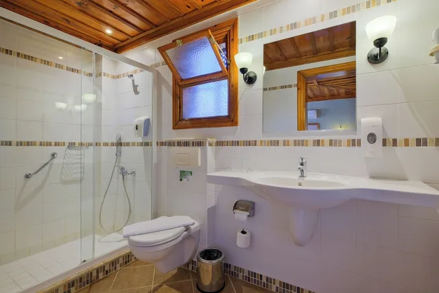 غرفة قياسية بسرير كوين، Montana Pine Resort Hotel and SPA 7/8