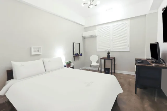 غرفة قياسية، Shim Motel 1/2