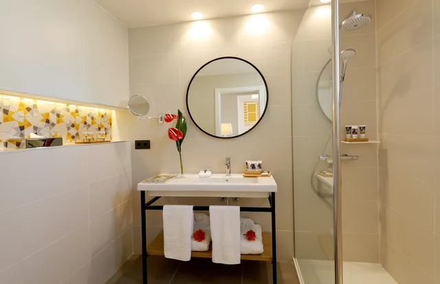 Standard, Double or Twin Bed, Motel One Madrid Plaza de Espana (ex. Mercure Madrid) 2/2