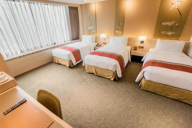 غرفة ديلوكس ثلاثية بثلاثة أسرّة بحوض استحمام، Green World Hotel Grand Nanjing 3/7