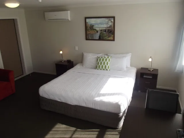 استوديو تنفيذي بسرير كوين، Arena Court Motor Lodge 1/5