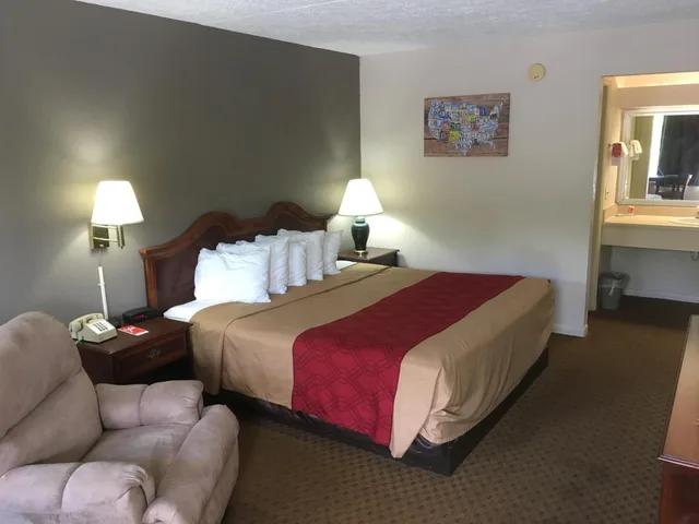 غرفة بسريرين مزدوجين للمدخنين، Econo Lodge Eden, NC 1/2