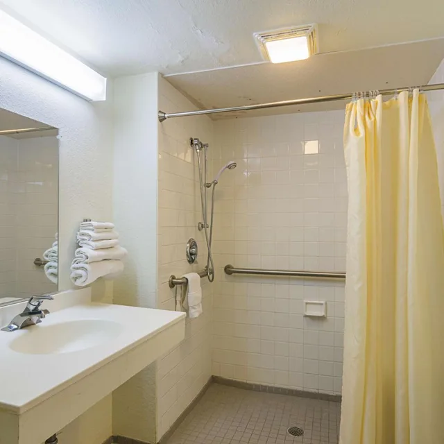 1 Queen Bed - Mob Acc Ri Shwr Nsmk Micfridg، Motel6 Mitchell, SD 6/6