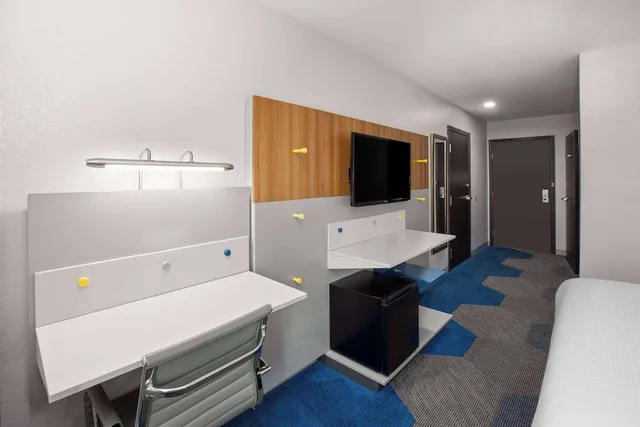 غرفة قياسية بسرير كوين لذوي الإعاقة، Microtel Inn and Suites By Wyndham Buda 6/6