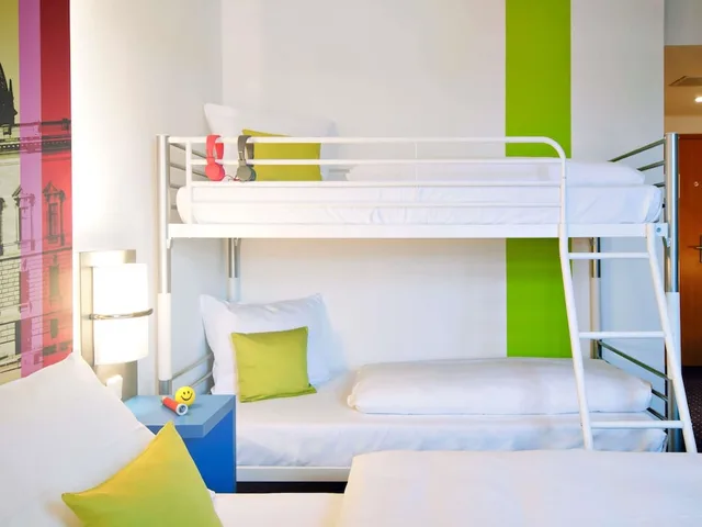 غرفة كومفورت بسريرين منفصلين وسرير مزدوج وسريرين منفصلين، ibis Styles Leipzig 6/10