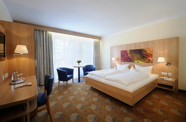 غرفة بسرير مزدوج بشرفة، JOHANNESBAD HOTEL FUSSINGER HOF 1/5