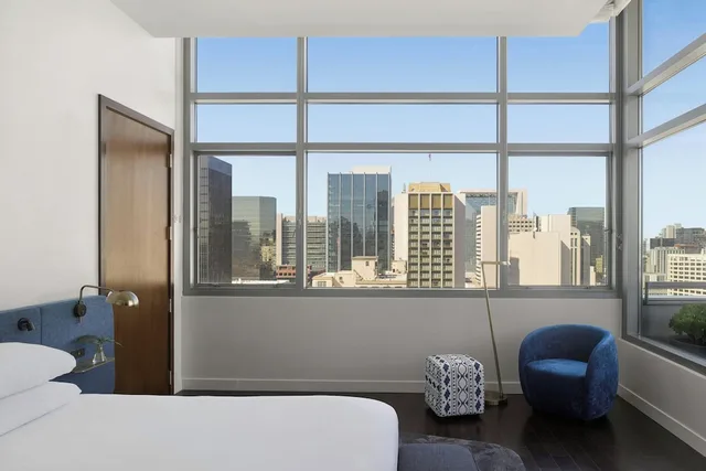 جناح بسرير كينج بغرفة نوم واحدة مع أريكة، Alma San Diego Downtown, a Tribute Portfolio Hotel 7/7