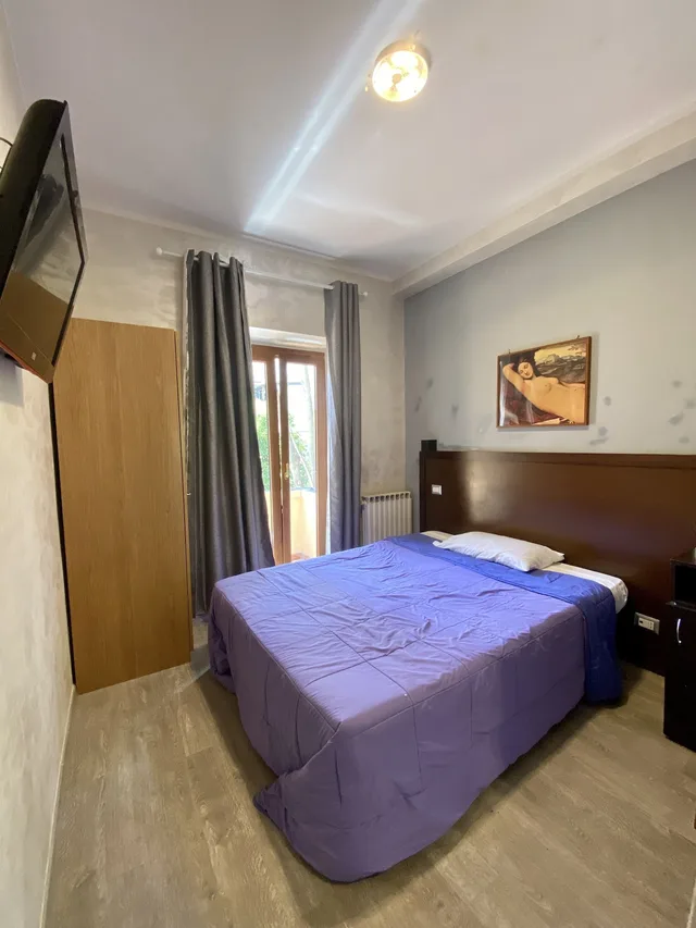 غرفة مفردة، Family House 8/17