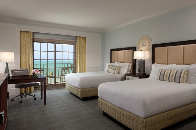 غرفة بسريرين كوين بشرفة، Ritz Carlton Naples 1/7