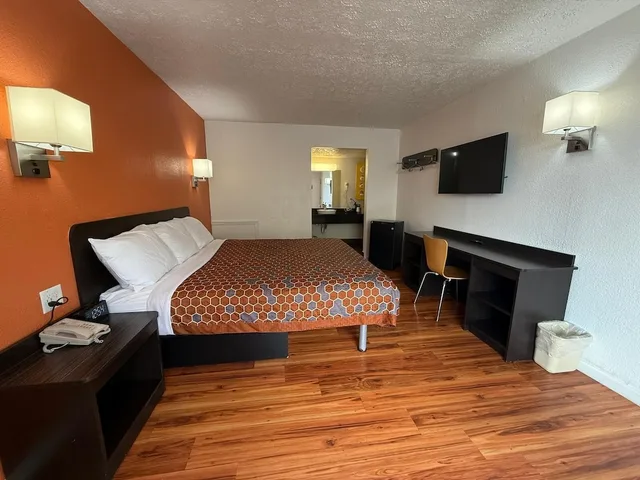 غرفة بسرير كينج، Relax Inn by OYO Columbus OH I 70 8/10