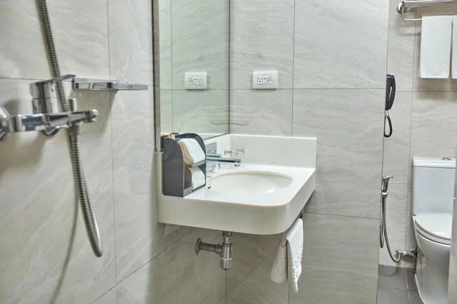 Superior, Twin Beds, Belmont Hotel Manila 6/6