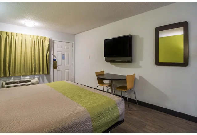 Room, King Bed, Smoking, Motel6 Irving, TX - Loop 12 7/10
