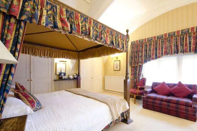 Room, 4 People, Double Bed، The Snooty Fox 4/7