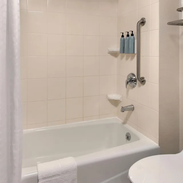 غرفة بسريرين مزدوجين بحوض استحمام لذوي الإعاقة، Fairfield Inn by Marriott New York LaGuardia Airport/Flushing 3/4