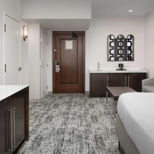 غرفة تنفيذية بسرير كينج بإطلالة على المدينة مع أريكة، Courtyard By Marriott San Diego Downtown 6/7
