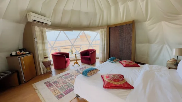 1 Bedroom, Luxury, Tent, King Bed, Mountain Side, Mountain View، Wadi Rum Mazayen Camp 2/10