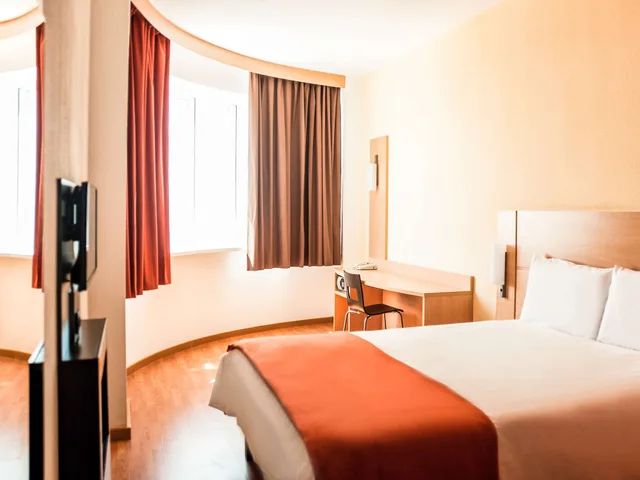 غرفة قياسية بسريرين منفصلين بإطلالة على المدينة، Ibis Astana Hotel 8/10