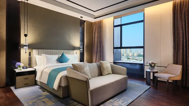 جناح ملكي بسرير كينج بإطلالة على البحيرة مع دخول الصالة، Crowne Plaza Wuhan Development Zone 1/2