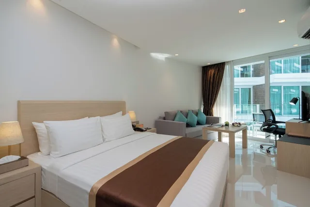 Deluxe, King Bed, Pool Access، The Beachfront Hotel Phuket 1/3