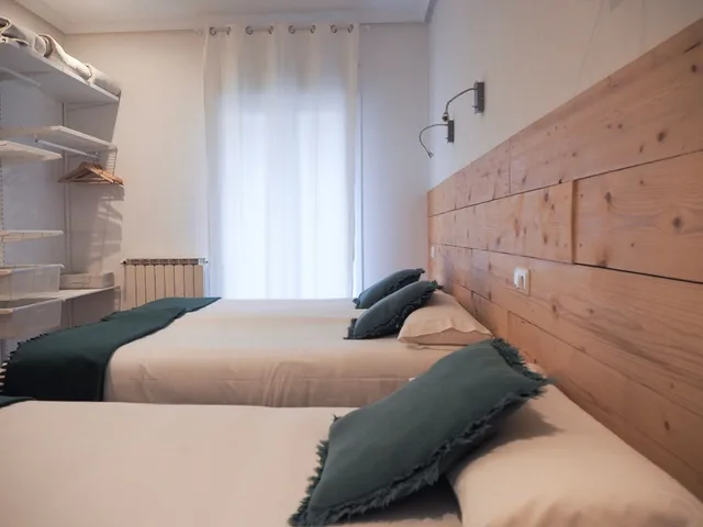 1 Bedroom, Family, Queen Bed, Beach Side, Sofa، Pensión Urkia 5/8