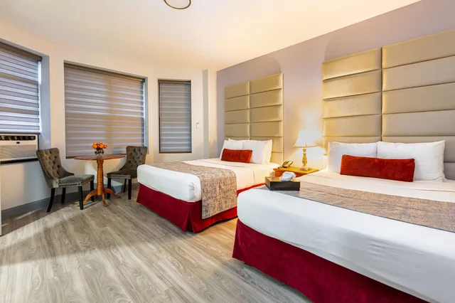 Room, 2 Double Beds, Hotel St James 3/8