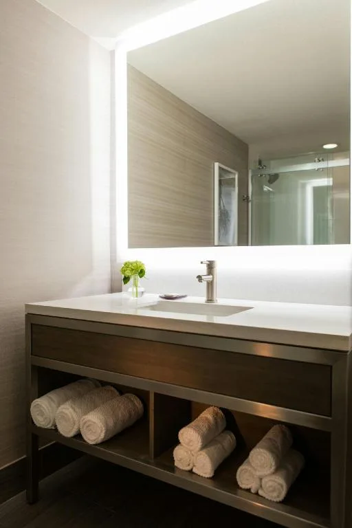 Guest Room, King Bed, Executive Level, Renaissance Waterford Oklahoma City Hotel 3/3