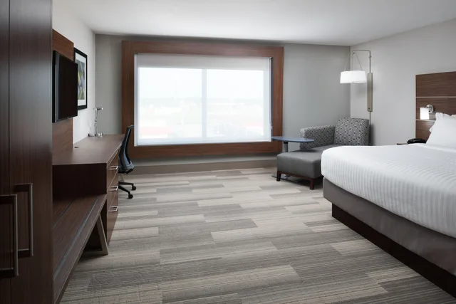 غرفة قياسية بسرير كوين، Holiday Inn Express Suites Kingdom City 1/2