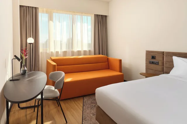 غرفة ديلوكس بسرير مزدوج مع أريكة، Novotel Zagreb 3/5