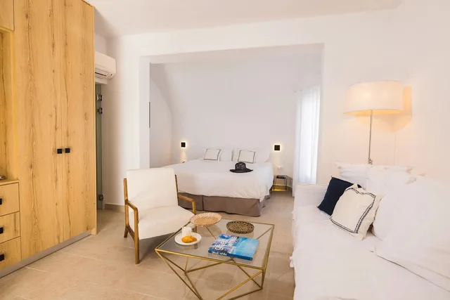 Deluxe, Queen Bed, Caldera View، Rocabella Deluxe Suites And Spa 2/3