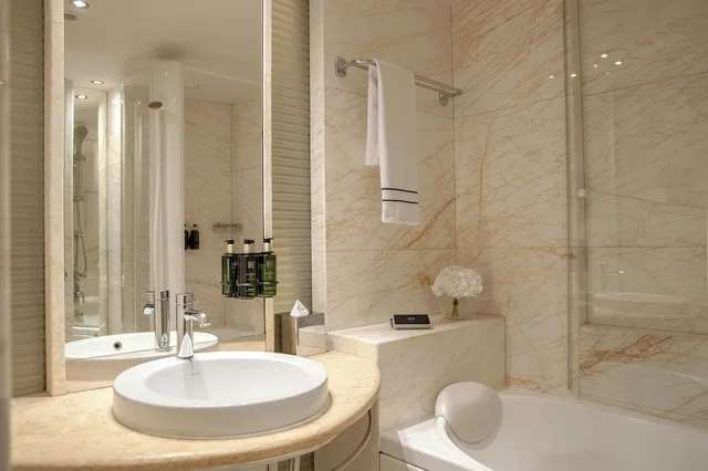 VIP Experience, Supreme, Queen Bed، Melia Athens 10/10