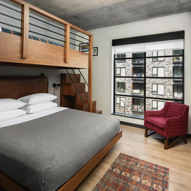 لوفت بسريرين منفصلين وسرير كينج بإطلالة على المدينة، Moxy Minneapolis Downtown 1/3