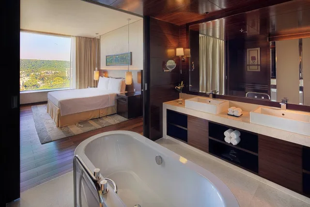 جناح تنفيذي بسرير كينج بإطلالة على الجبل بغرفة نوم واحدة، Jw Marriott Hotel Pune 8/8