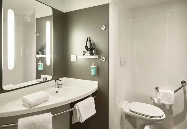 غرفة قياسية ثلاثية، Hotel Le Montmartre Saint Pierre 1/1