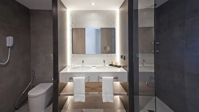 غرفة بريميوم بسريرين منفصلين بإطلالة على المسبح بشرفة، Alanda Hotel Marbella 3/4