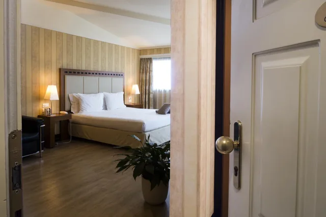 جناح جونيور بسرير كوين، Hotel Maggior Consiglio 2/4