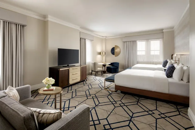 Grand, River, Deluxe, 2 Queen Beds, Valley View، Fairmont Hotel Macdonald 4/9