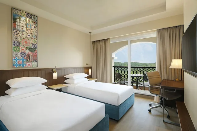 غرفة ديلوكس بإطلالة على المسبح بشرفة مفردة بسرير كوين، Fairfield by Marriott Goa Calangute Village 5/9