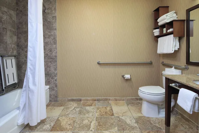 غرفة بسرير كينج لذوي الإعاقة، Hampton Inn and Suites Tucson Mall 2/3