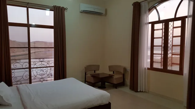 غرفة قياسية بسرير كينج بإطلالة على البحيرة، Al Ayjah Plaza Hotel 5/6