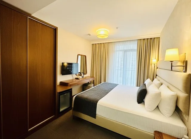 غرفة قياسية بسرير كوين بإطلالة على المدينة، Istanbul Midpoint Hotel 6/10