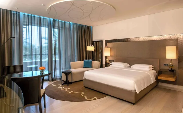 Room, King Bed, Golf Course View, Park Hyatt Abu Dhabi Hotel & Villa - Saadiyat island 1/9