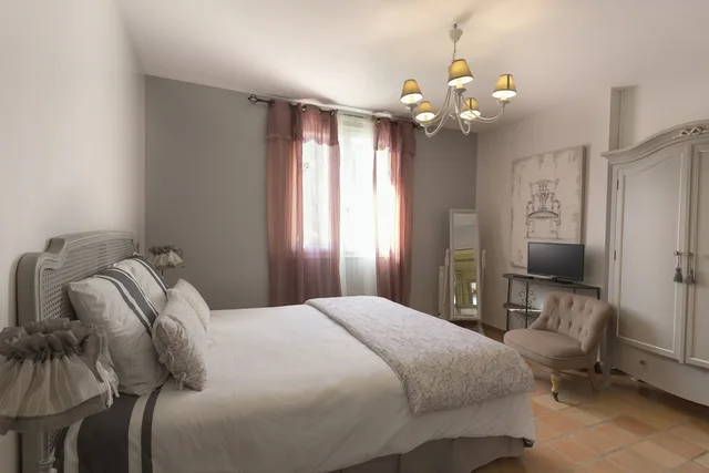 La Pine, Queen Bed, Pool View، La Bastide Du Bouchou 2/5