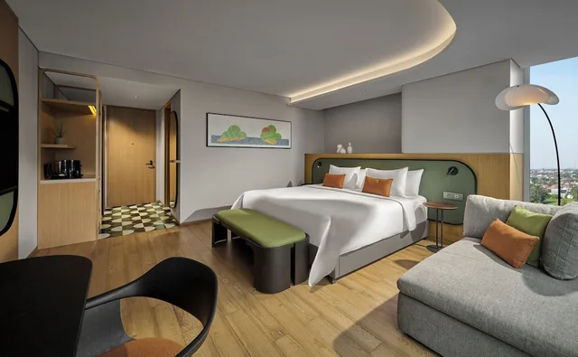 غرفة ديلوكس بسرير مزدوج، Artotel Living World Kota Wisata 2/6