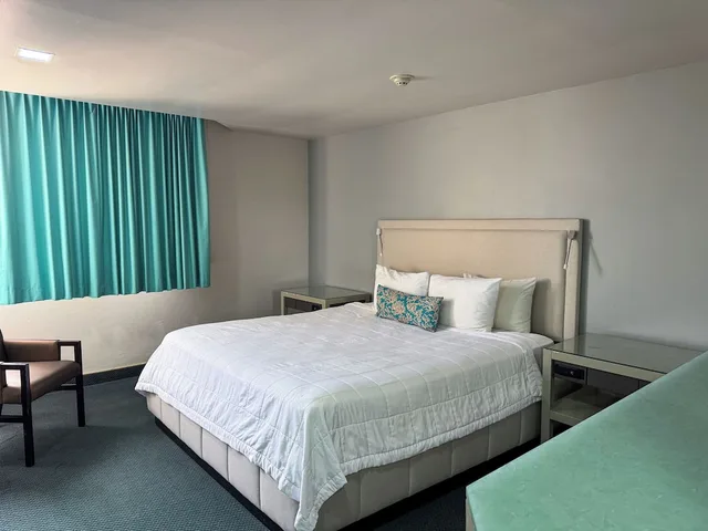 غرفة قياسية بسرير كوين، Corona Plaza Hotel 3/10
