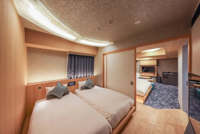 غرفة ديلوكس بأربعة أسرّة مع أريكة مع أريكة، Hotel Keihan Tenmabashiekimae 1/5