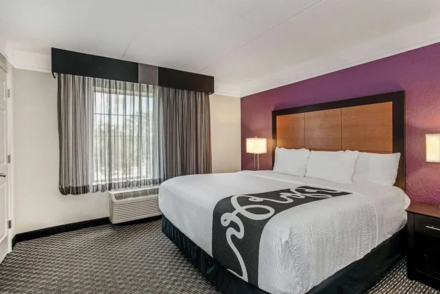 غرفة ديلوكس بسرير كينج، La Quinta Inn And Suites By Wyndham Orlando Airport North 2/9