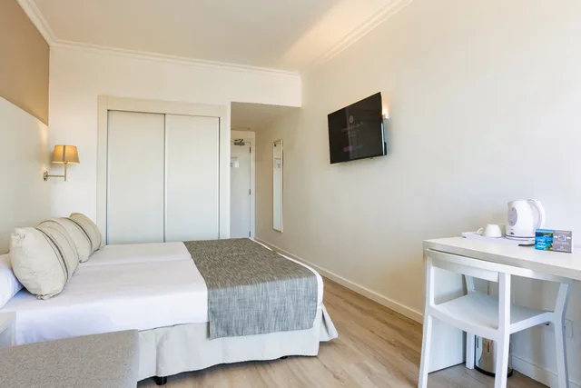 غرفة بسرير مزدوج بإطلالة على البحر، Minura Sur Menorca 8/10
