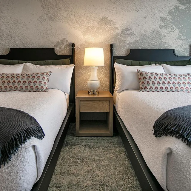 Deluxe, 2 Queen Beds, Fireside Inn On Moonstone Beach 4/6