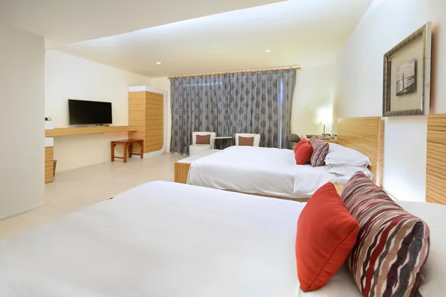 غرفة عائلية بإطلالة على البحر، Chateau Beach Resort 2/2